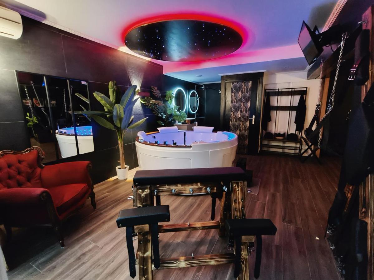 La Loveroom Bdsm De Nice " La Chambre Luxe Des Desirs " Exterior foto
